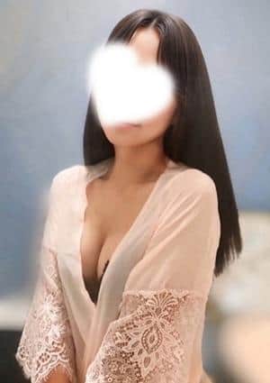 桃瀬 えれな