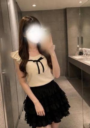 白咲あみな