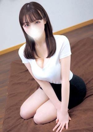 鈴本もえな