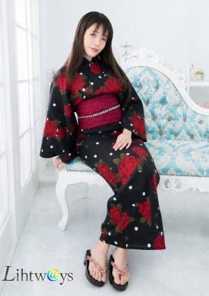 葉月かりな