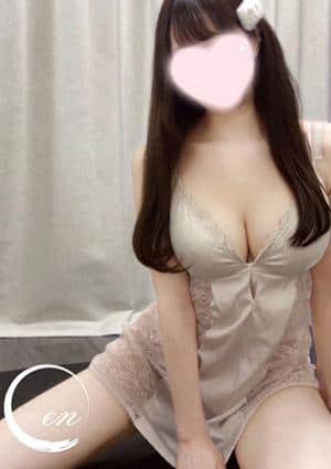 華群りりな