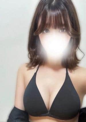 若槻 なゆ