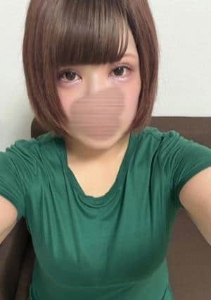 尾崎まひな