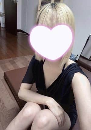 川村えな