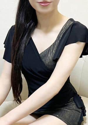 知念まりな