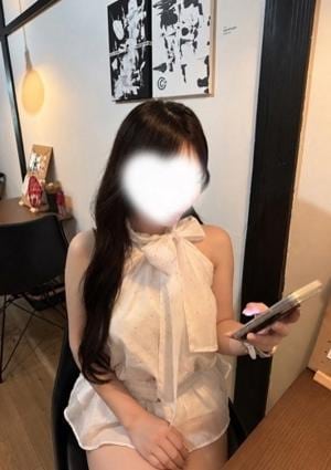 皐月ナヨン